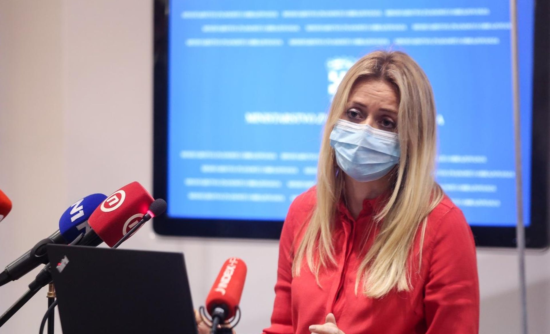 24.08.2020., Zagreb - U Ministarstvu znanosti i obrazovanja predstavljene Upute za sprjecavanje i suzbijanje epidemije COVID-19 vezano za rad predskolskih ustanova, osnovnih i srednjih skola u skolskoj godini 2020./2021. Ministar Radovan Fuchs i Ivana Pavic Simetin, zamjenica ravnatelja HZJZ.
Photo: Marin Tironi/PIXSELL