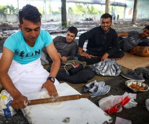 23.09.2020., Bihac, Bosna i Hercegovina - Veliki broj migranata nalazi se na ulicama Bihaca. Najvise ih je medju rusevinama bivse tvornice Krajina-metal udaljene svega nekoliko kilometara od centra grada. Migranti kazu kako ih Bihacka policija svakodnevno maltretira, dolaze do njih, tuku ih i otimaju novac i telefone.
Photo: Armin Durgut/PIXSELL
