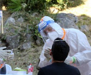 25.08.2020., Opatija - Sator Nastavnog zavoda za javno zdravstvo Primorsko-goranske zupanije postavljen je kod Doma zdravlja u kojem se gradjani mogu testirati na COVID-19. Photo: Goran Kovacic/PIXSELL