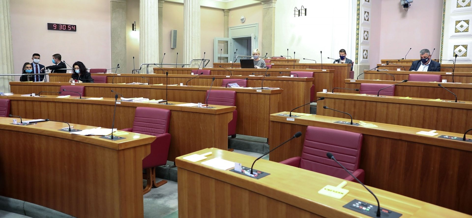 25.09.2020., Zagreb - Sabor je 3. sjednicu nastavio glasovanjem o podnesenim amandmanima.  Prema obicajima iz prethodnog mandata u sabornici je na pocetku sjednice, uz predsjedavajuceg Reinera, bilo samo 7 zastupnika,
Photo: Patrik Macek/PIXSELL