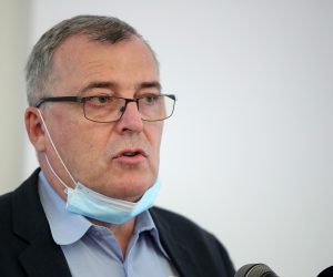 25.9.2020., Zagreb - Konferencija za medije povodom obiljezavanja Svjetskog dana ljekarnika, te predstavljanje javnozdravstveno - edukativne kampanje Prevencija, a ne Komplikacija, koja je usmjerena na promicanje mogucnosti besplatnog cijepljenja u Hrvatskoj protiv respiratornih bolesti, s naglaskom na gripu i pneumokoknu bolest. Krunoslav Capak. 
Photo: Goran Stanzl/PIXSELL