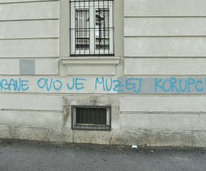 25.09.2020., Slovenska ulica, Zagreb - Na procelju zgrade u Slovenskoj ulici osvanuo je grafit "Dragane ovo je muzej korupcije". Photo: Marko Prpic/PIXSELL