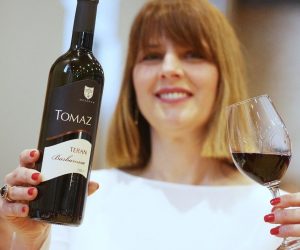 26.02.2017., Zagreb - Grand Tasting u Laubi - promenadno kusanje odabranih vina Hrvatske i svijeta. Supruga istarskog vina a Klaudija Tomaza. Photo: Zarko Basic/PIXSELL