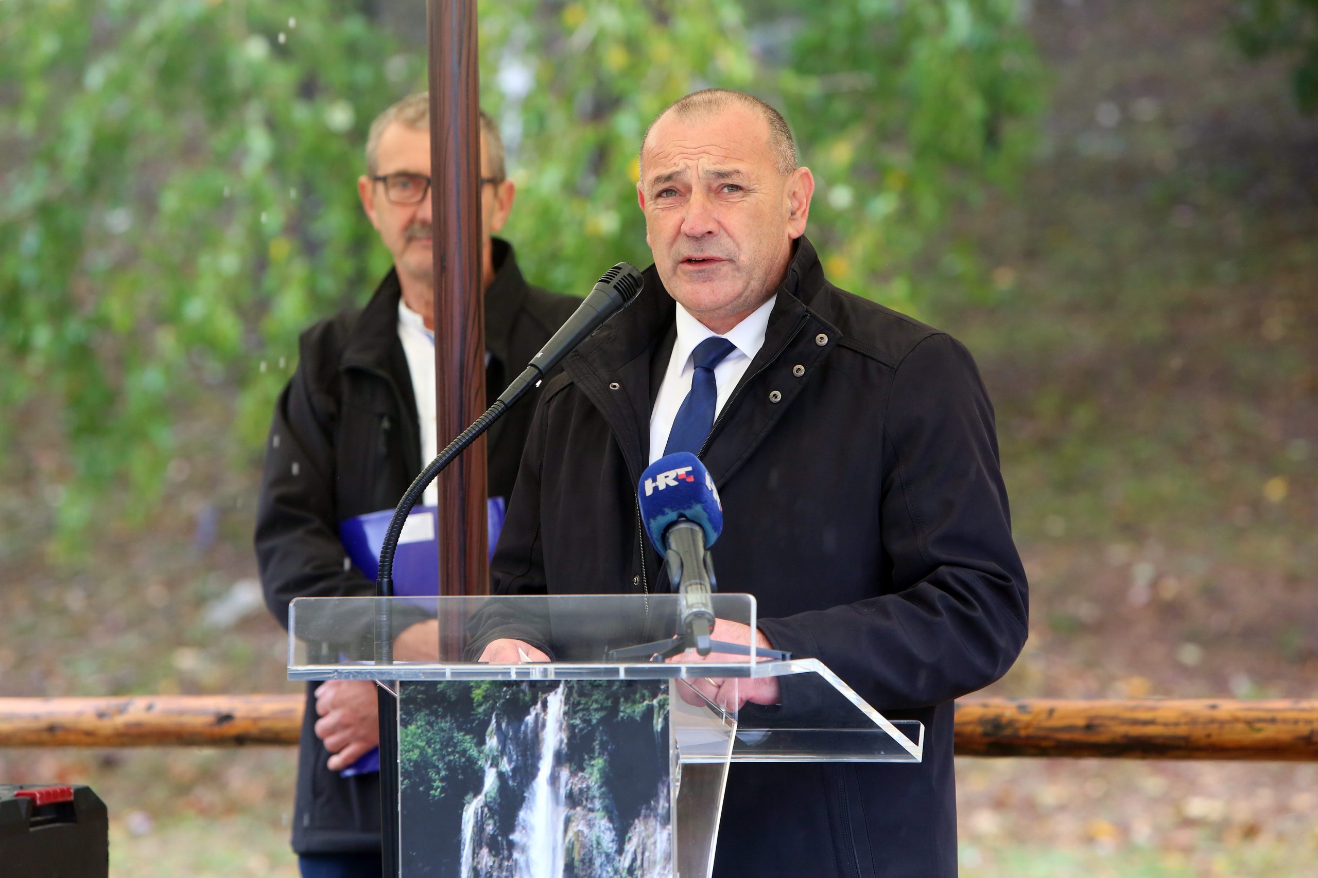 26.09.2020., Grabovac - Kod spomen obiljezja u spomen na pogibije troje djece i sjecanju na najmladu zrtvu u Domovinskom ratu obiljezena je 29. obljetnica njihove pogibije. Komemoraciji za poginulima je uz obitelj, izaslanike vojske, policije, branitelje nazocio i potpredsjednik Vlade i ministar hrvatskih branitelja Tomo Medved.
Photo: Kristina Stedul Fabac/PIXSELL
