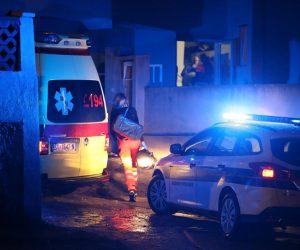 27.09.2020., Dugi Rat, Duce - Policija, vatrogasci i hitna medicinska pomoc u starackom domu na ulazu u Duce nakon pozara u kojem su smrtno stradale dvije osobe. 
Photo: Ivo Cagalj/PIXSELL