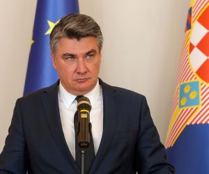 28.08.2020., Zagreb - 1. sjednica Vijeca predsjednika Republike Hrvatske za energetsku tranziciju, na kojemu su predstavljeni clanovi i ciljevi Vijeca odrzan je u Uredu Predsjednika na Pantovcaku. Nakon uvodnog djela sjednice na kojemu su predstavljeni clanovi i ciljevi predsjednik Zoran Milanovic dao je izjavu za medije. 
Photo: Goran Stanzl/PIXSELL