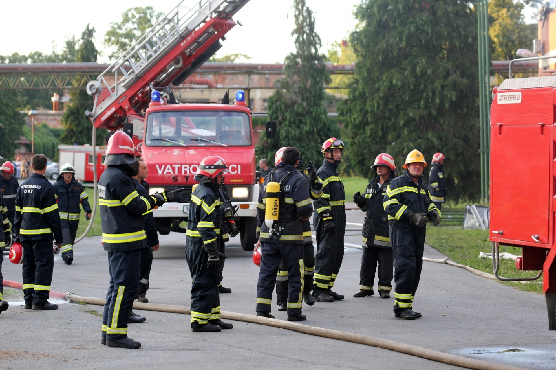 29.06.2015., Djurdjenovac, Nasice - Veliki pozar u novom postrojenju nekadasnje tvornice DIK Djurdjenovac u kojoj se nalazi lakirnica. Photo: Marko Mrkonjic/PIXSELL