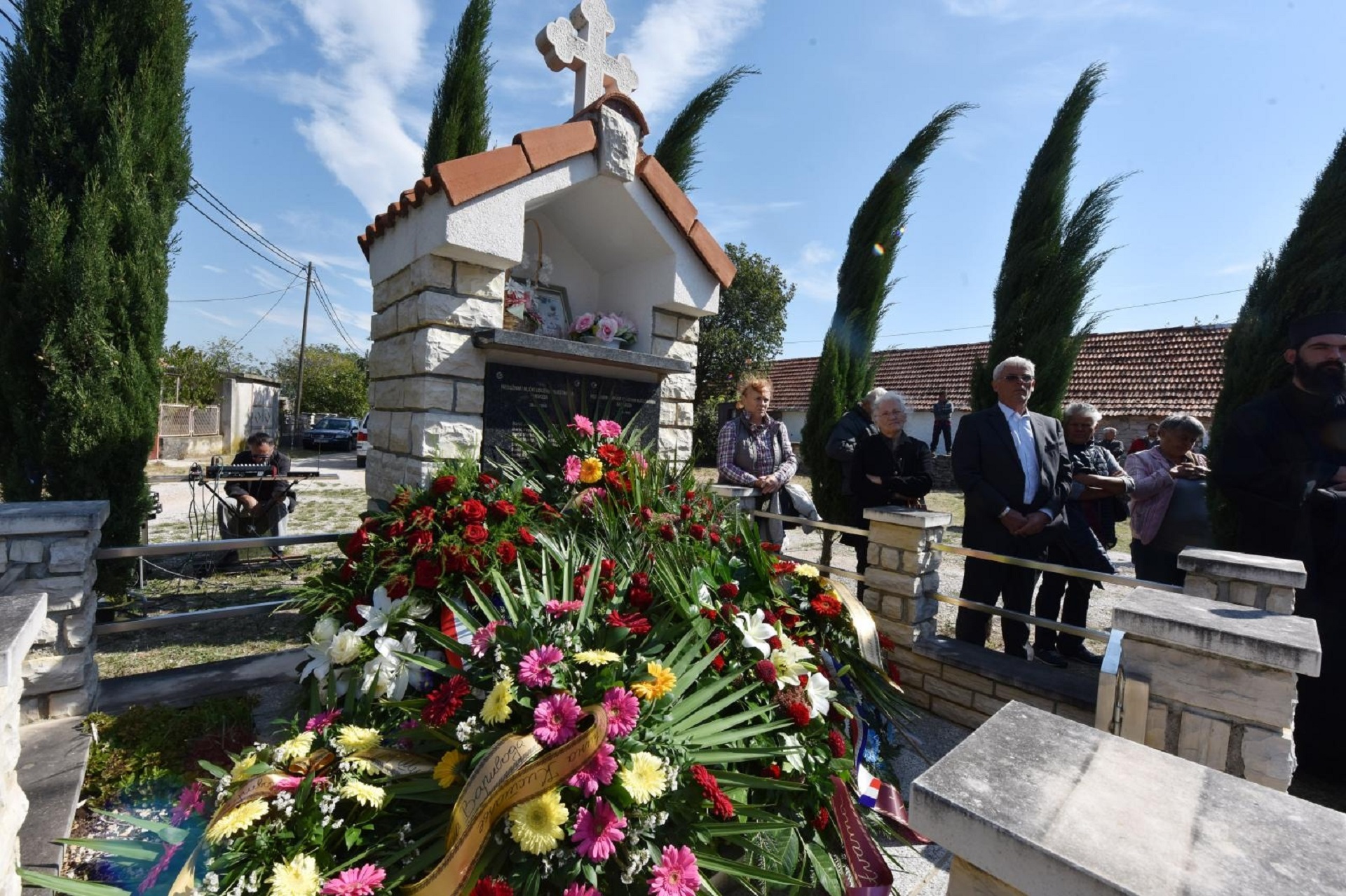 30.09.2018., Varivode - Milorad Pupovac prisustvovao je 23. obljetnici i komemoraciju u spomen na srpske civile s podrucja Sibensko-kninske zupanije ubijene nakon akcije Oluja u Varivodama i Gosicu. Tom prigodom imao je bijelu traku oko ruke.

 Photo: Hrvoje Jelavic/PIXSELL