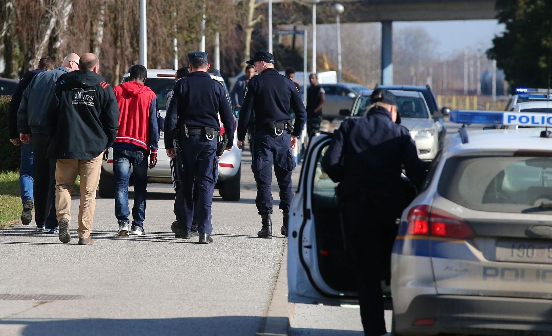 30.01.2018., Zagreb - Azilant smjesten u hotelu Porin u Dugavama pokusao se baciti s obliznjeg rasvjetnog tornja no nakon razgovora s policijom spustio se sigurno na tlo. 
Photo: Jurica Galoic/PIXSELL