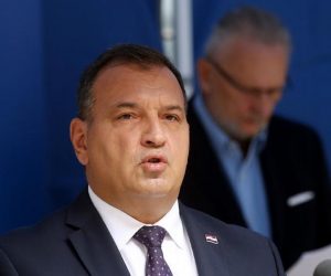 31.08.2020., Zagreb - Nacionalni stozer civilne zastite odrzao je konferenciju za medije o najnovijim detaljima sirenja koronavirusa u Hrvatskoj. Ministar zdravstva Vili Beros. Photo: Damir Sencar/HINA/POOL/PIXSELL