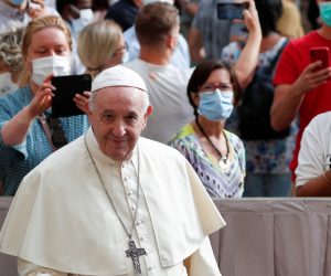 Pope Francis arrives for the first weekly general audience to readmit the public since the coronavirus disease (COVID-19) outbreak, at the Vatican Pope Francis arrives for the first weekly general audience to readmit the public since the coronavirus disease (COVID-19) outbreak in the San Damaso courtyard at the Vatican, September 2, 2020. REUTERS/Guglielmo Mangiapane GUGLIELMO MANGIAPANE