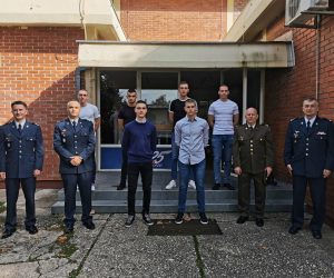 U subotu, 10. listopada 2020. godine u 14:00 sati u vojarni "Pukovnik Marko Živković" u Velikoj Gorici, šest učenika srednjih škola je potpisalo ugovor s Ministarstvom obrane RH o stipendiranju tijekom četvrte godine srednje škole | Foto: HRZ/ A. Trupinić