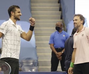 epa08660030 Mate Pavic of Croatia (L) and Bruno Soares of Brazil (R) celebrate after defeating Wesley Koolhof of the Netherlands and Nikola Mektic of Croatia in the men's doubles final match on the eleventh day of the US Open Tennis Championships the USTA National Tennis Center in Flushing Meadows, New York, USA, 10 September 2020. Due to the coronavirus pandemic, the US Open is being played without fans and runs from 31 August through 13 September.  EPA/JASON SZENES