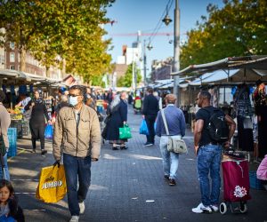 epa08680388 Visitors at the market on the Afrikaanderplein, Rotterdam, The Netherlands, 19 September 2020. The Rotterdam Rijnmond safety region will again focus more sharply on enforcement of the coronameasures, including markets and places where many young people gather.  EPA/PHIL NIJHUIS
