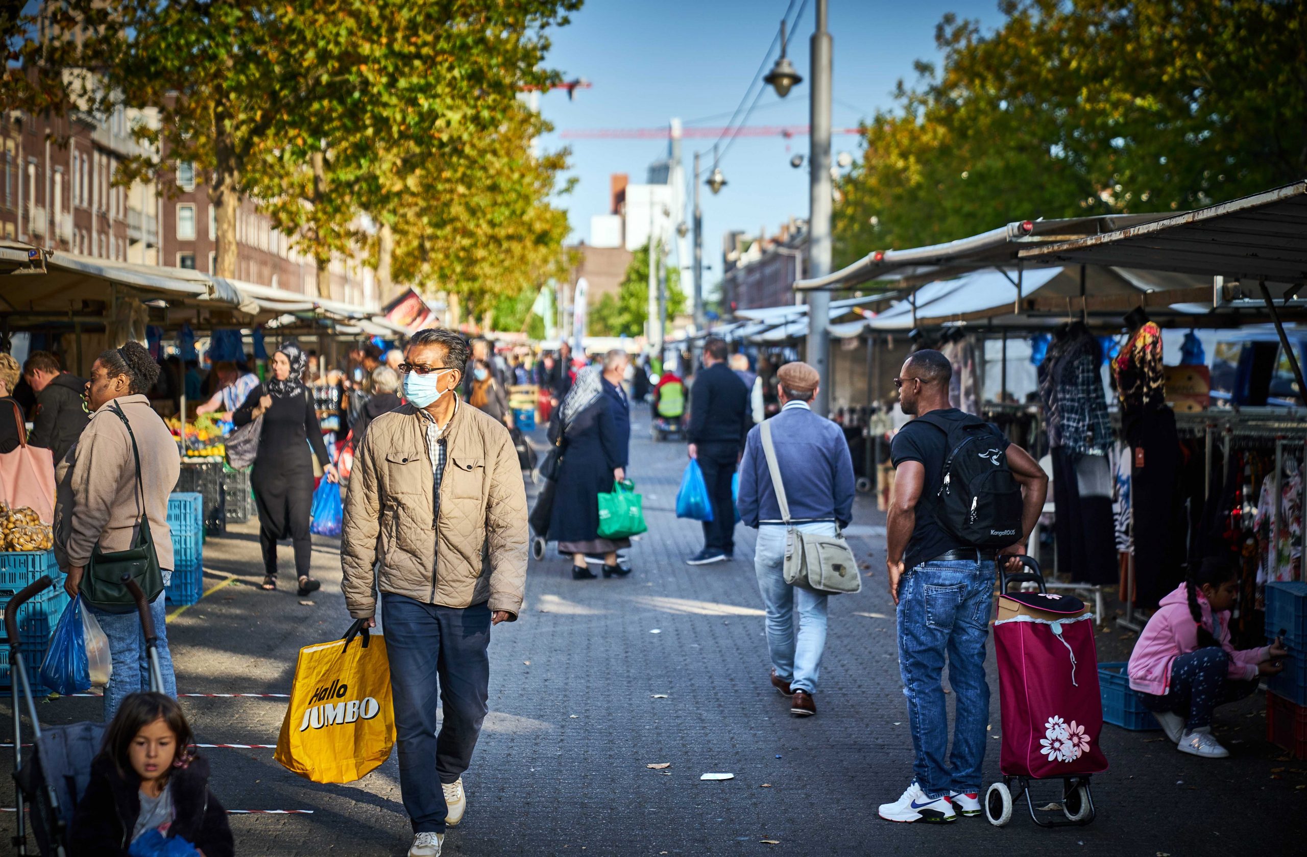 epa08680388 Visitors at the market on the Afrikaanderplein, Rotterdam, The Netherlands, 19 September 2020. The Rotterdam Rijnmond safety region will again focus more sharply on enforcement of the coronameasures, including markets and places where many young people gather.  EPA/PHIL NIJHUIS