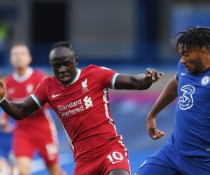 epa08684236 Reece James of Chelsea (R) in action against Sadio Mane of Liverpool (C) during the English Premier League match between Chelsea vs Liverpool in London, Britain, 20 September 2020.  EPA/Neil Hall / Pool EDITORIAL USE ONLY. No use with unauthorized audio, video, data, fixture lists, club/league logos or 'live' services. Online in-match use limited to 120 images, no video emulation. No use in betting, games or single club/league/player publications.