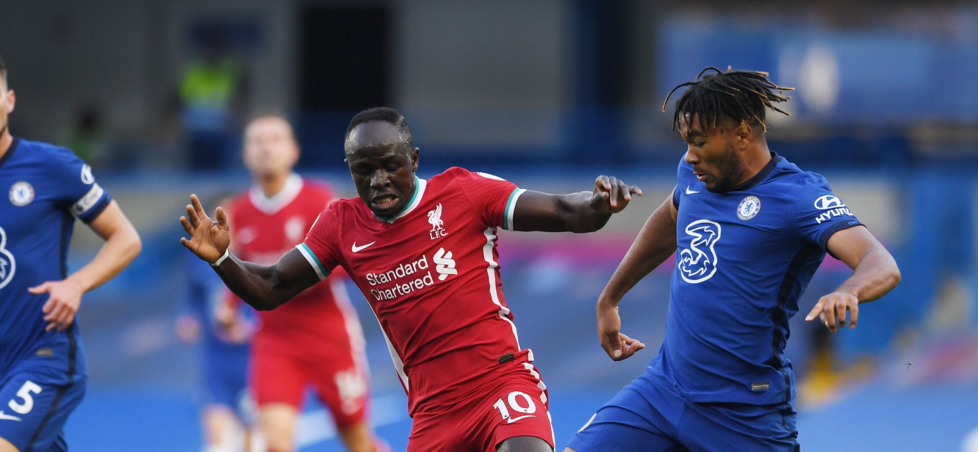 epa08684236 Reece James of Chelsea (R) in action against Sadio Mane of Liverpool (C) during the English Premier League match between Chelsea vs Liverpool in London, Britain, 20 September 2020.  EPA/Neil Hall / Pool EDITORIAL USE ONLY. No use with unauthorized audio, video, data, fixture lists, club/league logos or 'live' services. Online in-match use limited to 120 images, no video emulation. No use in betting, games or single club/league/player publications.