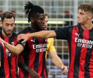 epa08694550 AC Milan's Hakan Calhanoglu (2L) celebrates with his teammates after scoring the 1-1 equalizer during the UEFA Europa League third qualifying round soccer match AC Milan vs Fk Bodo/Glimt at Giuseppe Meazza stadium in Milan, Italy, 24 September  2020.  EPA/MATTEO BAZZI