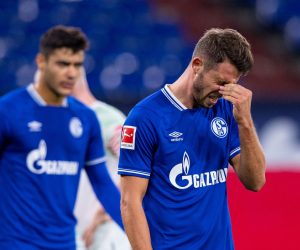 26 September 2020, North Rhine-Westphalia, Gelsenkirchen: Schalke's Mark Uth reacts in frustration during the German Bundesliga soccer match between FC Schalke 04 and Werder Bremen at the Veltins Arena. Photo: Guido Kirchner/dpa - IMPORTANT NOTICE: DFL and DFB regulations prohibit any use of photographs as image sequences and/or quasi-video.