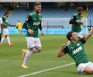 epa08700863 Sassuolo's Filip Djuricic (R) celebrates after scoring the 1-0 lead during the Italian Serie A soccer match between Spezia Calcio and US Sassuolo Calcio in Cesena, Italy, 27 September 2020.  EPA/PASQUALE BOVE