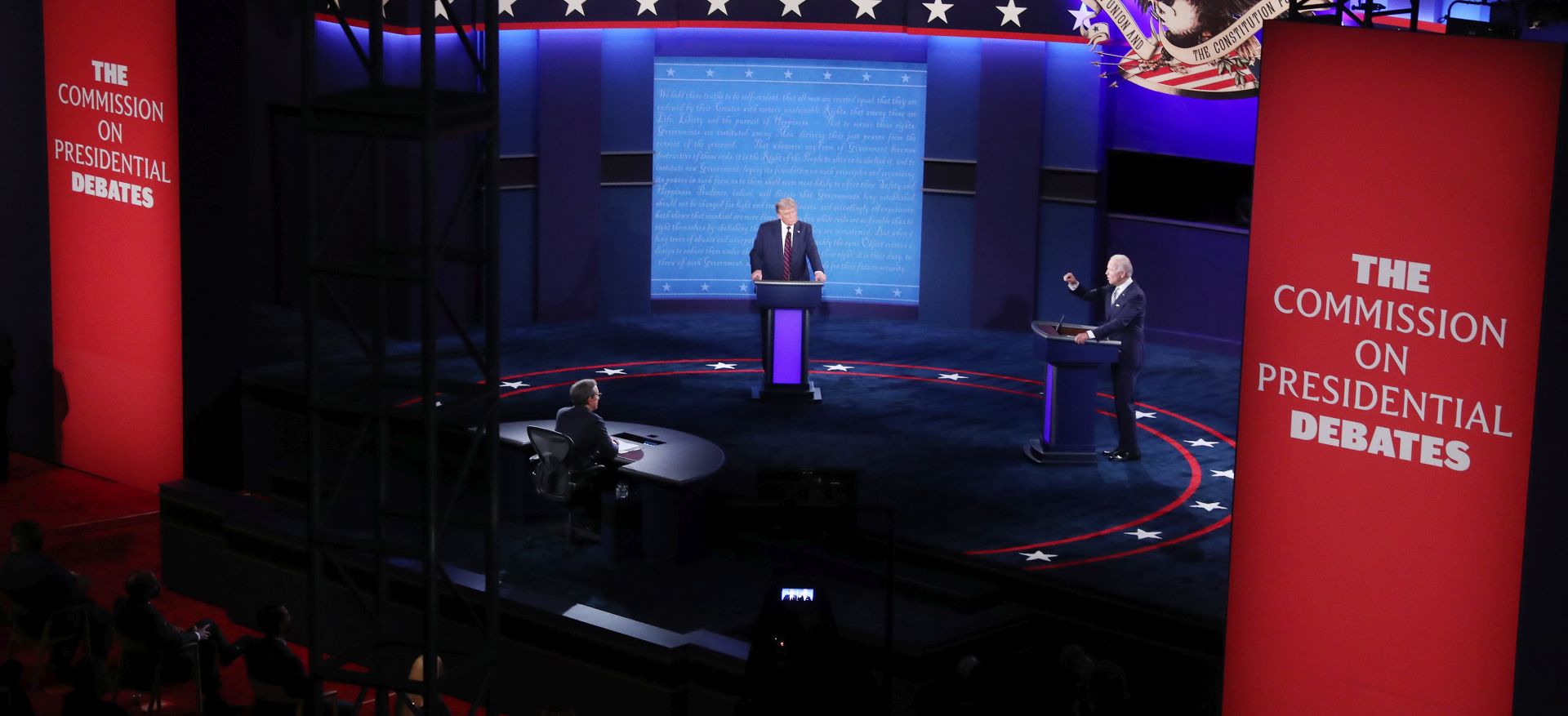 epa08707142 US President Donald J. Trump (L) and Democratic presidential candidate Joe Biden (R) participate in the first 2020 presidential election debate at Samson Pavilion in Cleveland, Ohio, USA, 29 September 2020. The first presidential debate is co-hosted by Case Western Reserve University and the Cleveland Clinic.  EPA/MICHAEL REYNOLDS