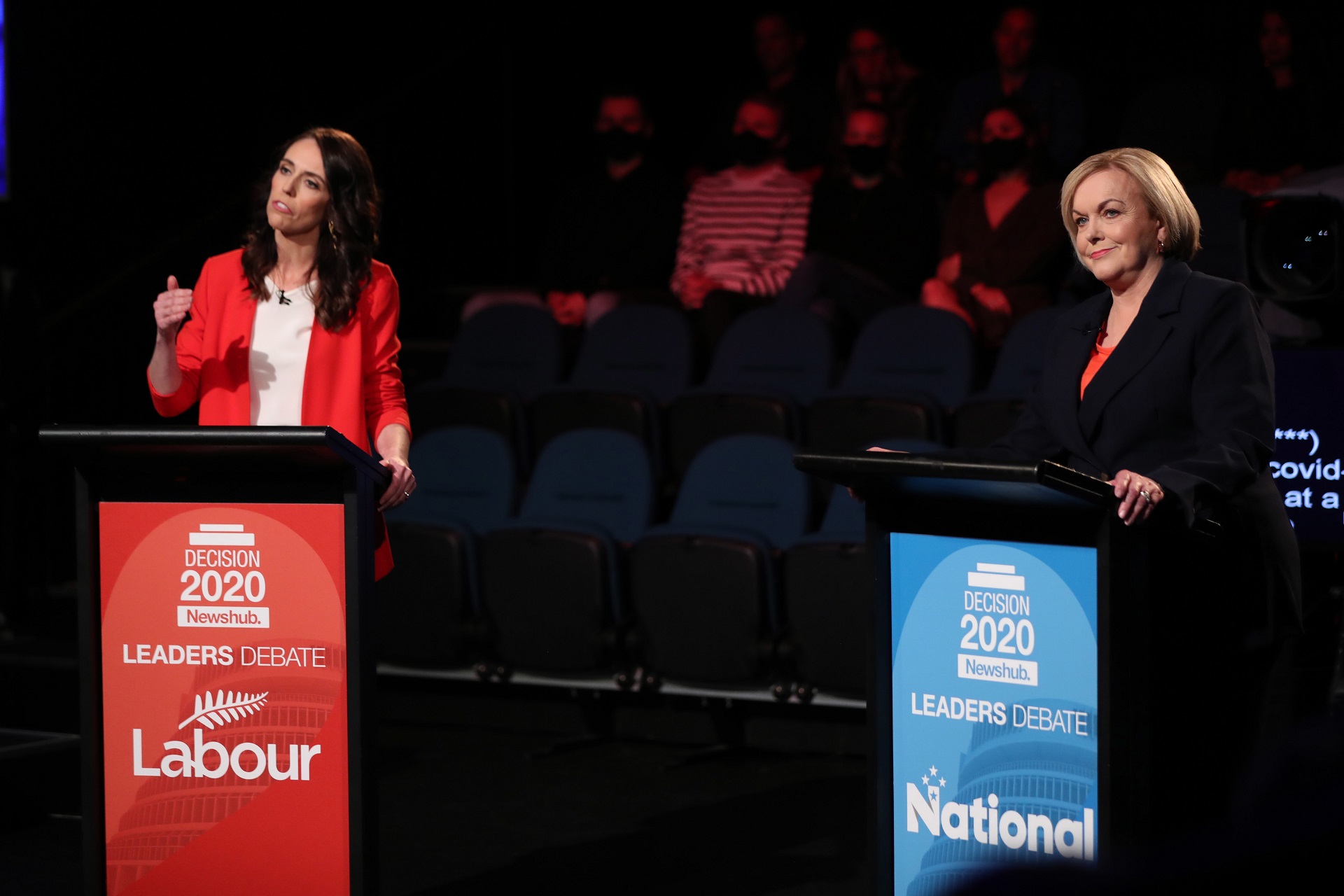 epa08707516 Labour Party's Prime Minister Jacinda Ardern (L) and Leader of the National Party Judith Collins (R) attend the 2020 Leaders Debate in Auckland, New Zealand, 30 September 2020. New Zealand is slated to hold its general election on 17 October 2020.  EPA/MICHAEL BRADLEY / POOL POOL