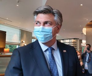 Bruxelles, 1.10.2020. - Predsjednik Vlade RH Andrej Plenkoviæ dao je izjavu za medije prije poèetka sastanka na vrhu èelnika EU-a.  
foto HINA/ Slavko VUKADIN/ ua