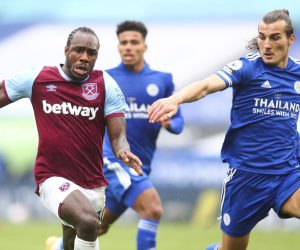 epa08719614 Michail Antonio (L) of West Ham in action against Çaglar Soyuncu (R) of Leicester during the English Premier League match between Leicester City and West Ham United in Leicester, Britain, 04 October 2020.  EPA/Marc Atkins / POOL EDITORIAL USE ONLY. No use with unauthorized audio, video, data, fixture lists, club/league logos or 'live' services. Online in-match use limited to 120 images, no video emulation. No use in betting, games or single club/league/player publications.