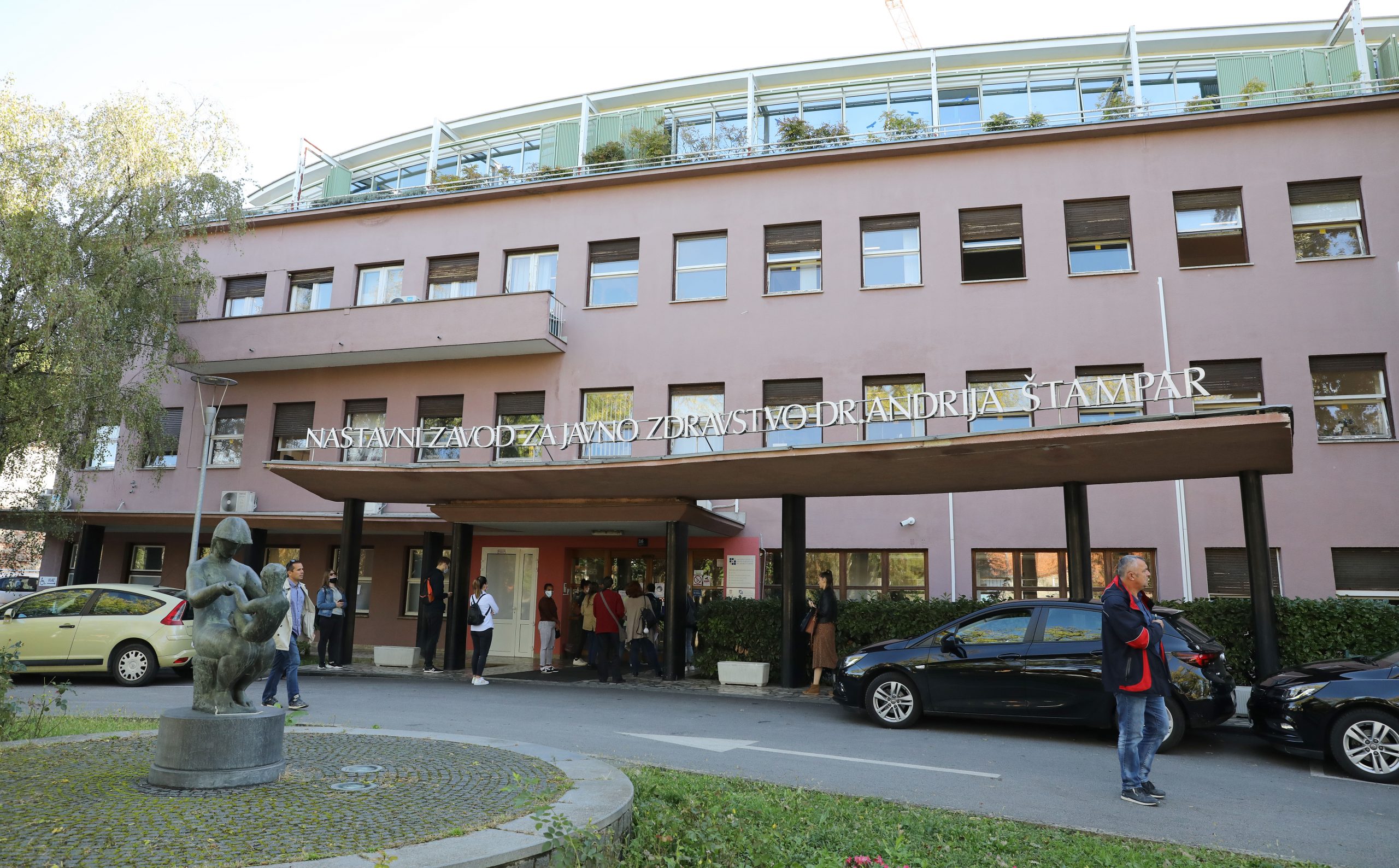 Zagreb, 06.10.2020 - Predstavljanje javnozdravstvene kampanje "Borci protiv koronavirusa“ na kojoj je bilo riječi o prevenciji kao ključnoj mjeri za sprječavanje širenja infekcije. Na fotografiji Nastavni zavod za javno zdrastvo dr.Andrija Štampar. 
foto HINA/ Admir BULJUBAŠIĆ/ abu