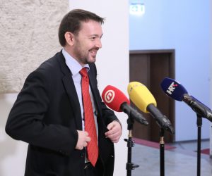 Zagreb, 07.10.2020 - Hrvatski sabor, izjava za medije Arsena Bauka o stanju u Klubu zastupnika SDP-a. Na fotografiji Arsen Bauk.
foto HINA/ Admir BULJUBAŠIĆ/ abu