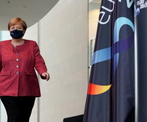 epa08731861 German Chancellor Angela Merkel arrives for a statement after a conference call with the mayors of the eleven biggest German cities on the rising number of Covid-19 deseases in German cities, in Berlin, Germany, 09 October 2020. 16 German cities and counties have exceeded the warning value of 50 new corona infections per 100,000 inhabitants in seven days.  EPA/ALEXANDER BECHER / POOL