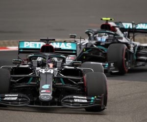 epa08735406 British Formula One driver Lewis Hamilton of Mercedes-AMG Petronas (L) and Finnish Formula One driver Valtteri Bottas of Mercedes-AMG Petronas (R) in action during the 2020 Formula One Eifel Grand Prix at the Nuerburgring race track in Nuerburg, Germany, 11 October 2020.  EPA/Bryn Lennon / Pool