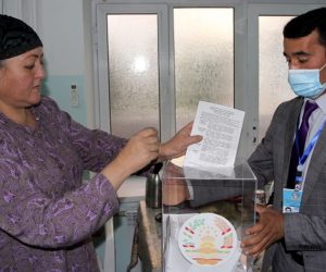 epa08735837 A woman from Tajikistan votes during the presidential elections in Dushanbe,Tajikistan, 11 October 2020.  EPA/SHUKHRATJON YEROV