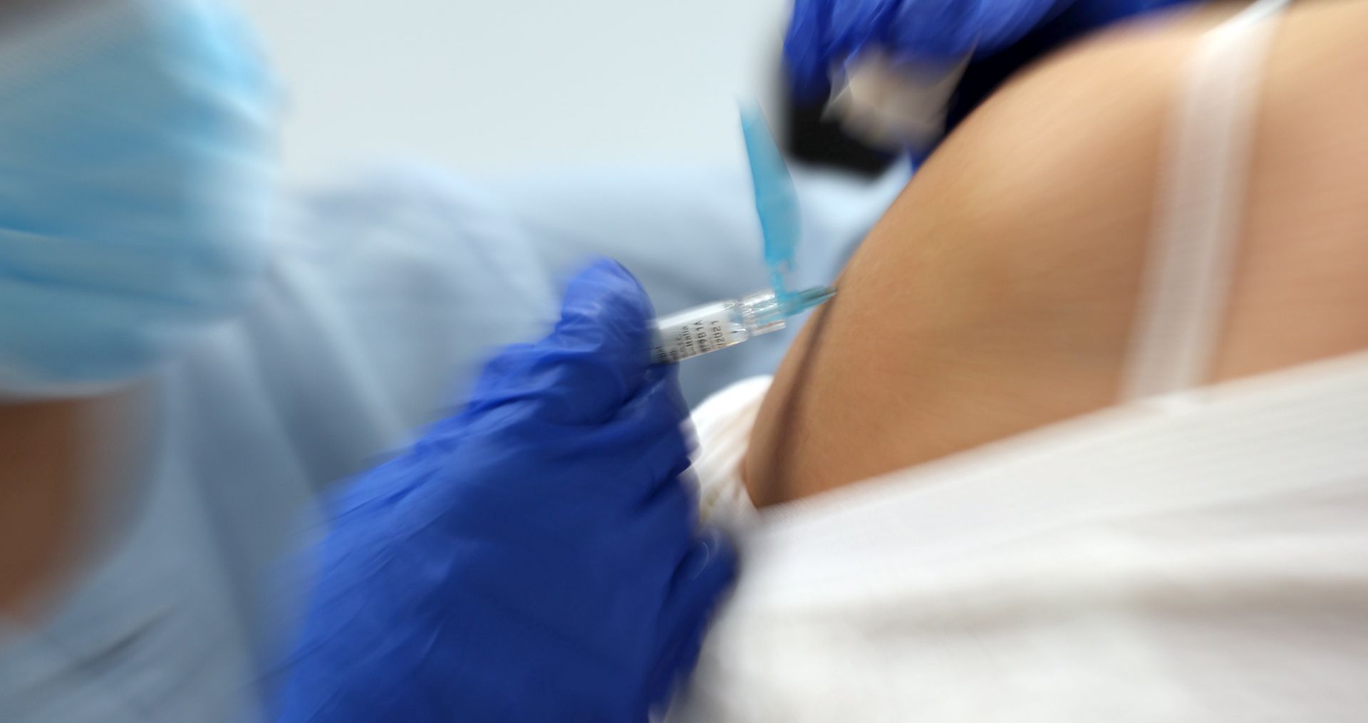epa08739964 A nurse administers a dose of flu vaccine in Bilbao, Basque Country, northern Spain, 13 October 2020. The annual flu vaccination campaign began in the region with an aim to immunize 75 percent of population older than 65 year old, some 300,000 people in Basque Country, amid coronavirus outbreak.  EPA/LUIS TEJIDO