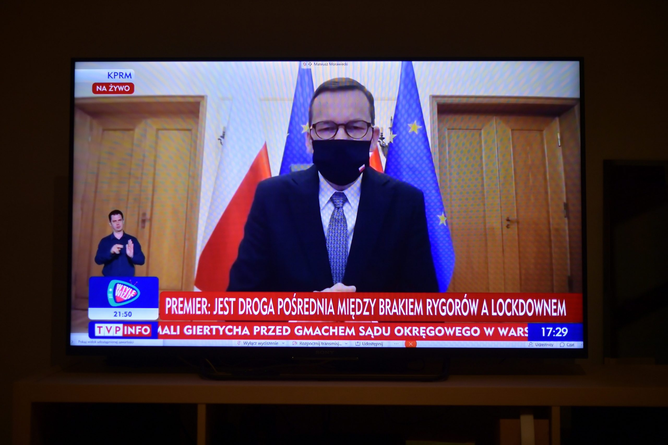 epa08748677 A television screen shows Polish Prime Minister Mateusz Morawiecki during a press conference on the coronavirus pandemic situation in Warsaw, Poland, 15 October 2020.  EPA/Marcin Obara POLAND OUT