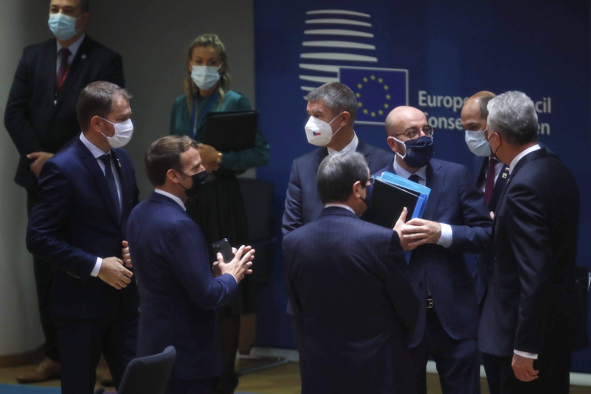 epa08749491 French President Emmanuel Macron (C-L) speaks with Czech Republic's Prime Minister Andrej Babis  during a round table meeting at an EU summit in Brussels, Belgium, 16 October 2020. European Union leaders meet for the second day of an EU summit, amid the worsening coronavirus pandemic, to discuss topics on foreign policy issues.  EPA/FRANCISCO SECO /POOL