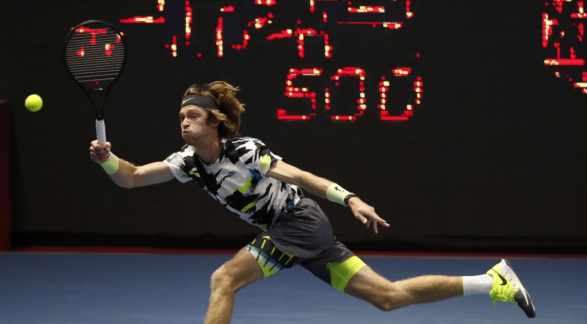 epa08755416 Andrey Rublev of Russia in action against Borna Coric of Groatia during their final match of the St.Petersburg Open ATP tennis tournament in St.Petersburg, Russia, 18 October 2020.  EPA/ANATOLY MALTSEV
