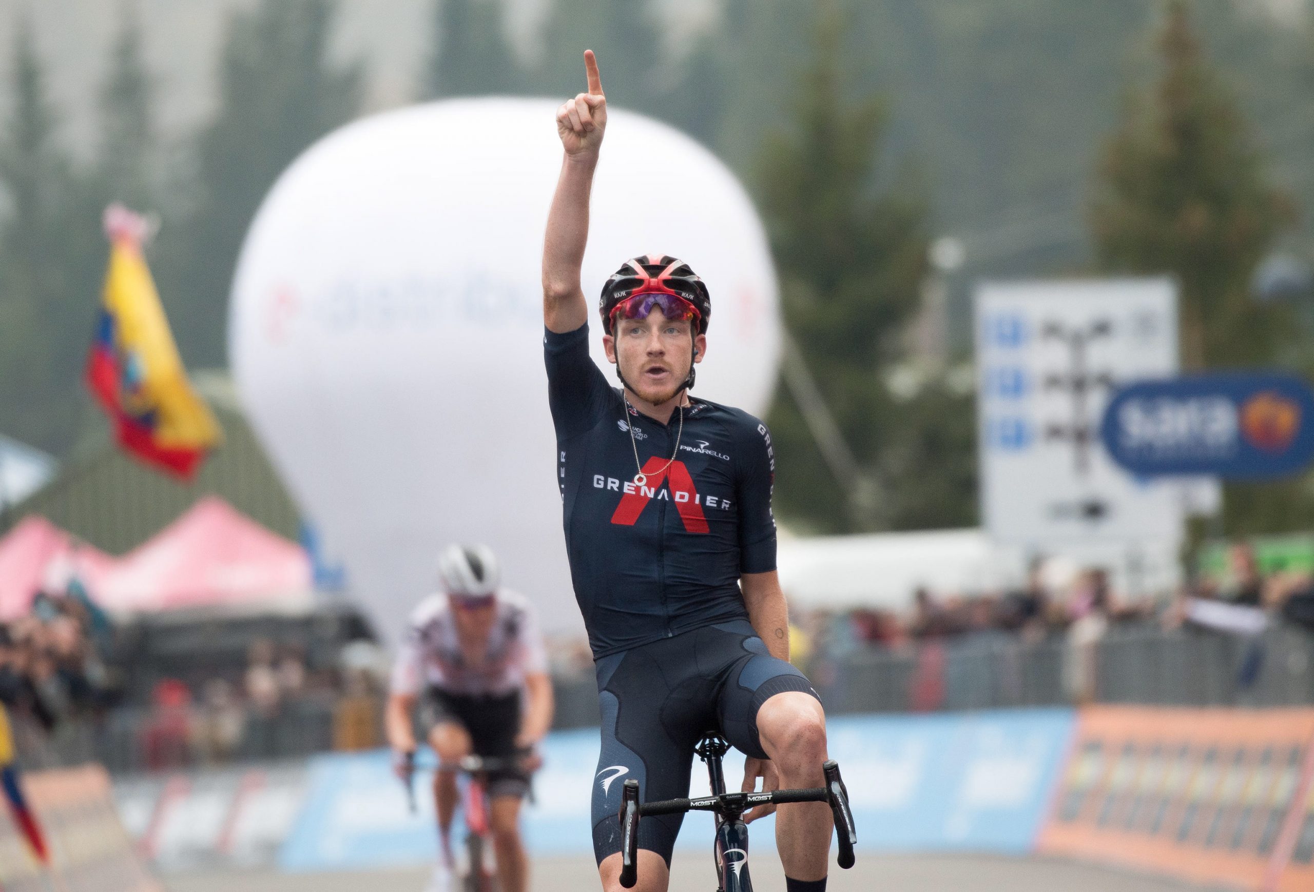 epa08755523 British rider Tao Geoghegan Hart of Ineos Grenadiers team wins the 15th stage of the Giro d'Italia 2020 cycling race, over 185 km, from Rivolto Military Airport, near Udine, to Piancavallo, near Pordenone, Friuli Venezia Giulia Region, Italy, 18 October 2020.  EPA/LUCA ZENNARO