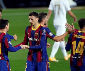 epa08760207 FC Barcelona's striker Lionel Messi (L) celebrates with teammates after scoring the 1-0 leading goal from the penalty spot during the UEFA Champions League Group G soccer match between FC Barcelona and Ferencvaros held at Camp Nou stadium, in Barcelona, Spain, 20 October 2020.  EPA/Alberto Estevez