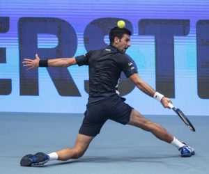 epa08777999 Novak Djokovic of Serbia in action during his first round match against Filip Krajinovic of Serbia at the Erste Bank Open ATP tennis tournament in Vienna, Austria, 27 October 2020.  EPA/CHRISTIAN BRUNA