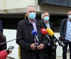 Zagreb, 28.10.2020 - Pregovori između pregovaračkog odbora Vlade i predstavnika sindikata o sklapanju dodataka Kolektivnim ugovorima s predstavnicima javnih i državnih službi. Na slici govori Branimir Mihalinec.
Foto HINA/ Dario GRZELJ/ dag