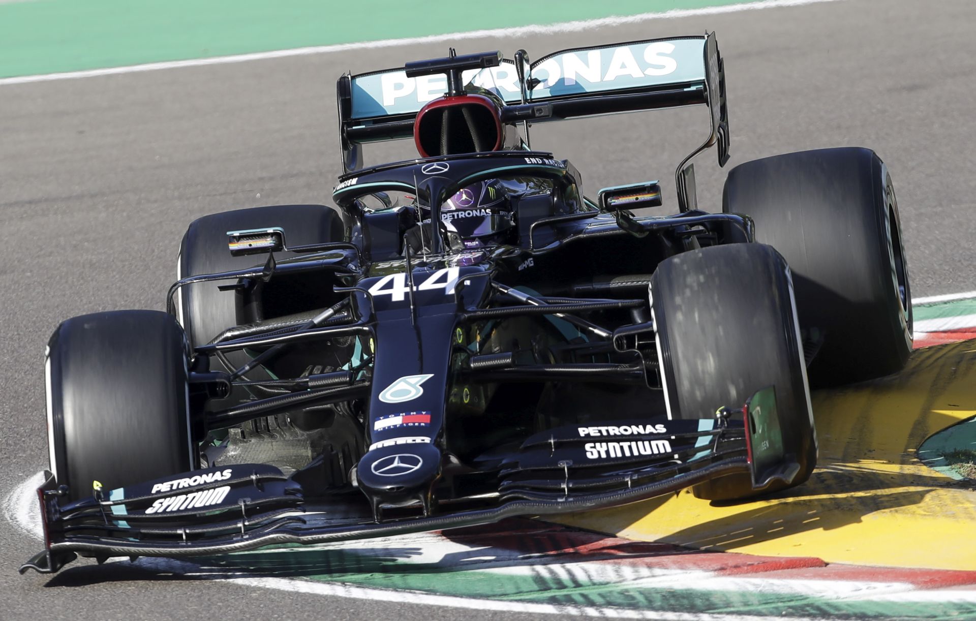 epa08787447 British Formula One driver Lewis Hamilton of Mercedes in action during the first practice session of the Formula One Emilia Romagna Grand Prix at the race track in Imola, Italy, 31 October 2020.The Formula One Emilia Romagna Grand Prix will take a place on 01 November 2020.  EPA/Luca Bruno / POOL