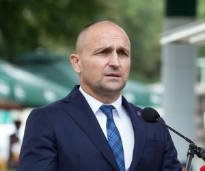 02.10.2020., Osijek - Na sajamskom prostoru Pampas danas je otvoren 23. osjecki jesenski sajam kojom prigodom se izlagacima obratio zupan osjecko-baranjski Ivan Anusic, direktor Osjeckog sajma Alen Vukasinovic, zamjenica osjeckog gradonacelnika Zana Gamos te ministrica regionalnog razvoja i fondova Europske unije, Natasa Tramisak koja je svecano otvorila sajam. Photo: Dubravka Petric/PIXSELL