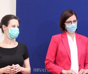 03.09.2020., Zagreb - U Saboru je odrzana konfrencija za medije Kluba zastupnika Stranke s Imenom i Prezimenom, Pametno i GLAS-a, na kojoj su o temi "Pocetak skolske godine" govorile zastupnice Anka Mrak Taritas, Dalija Oreskovic i Marijana Puljak.
Photo: Patrik Macek/PIXSELL
