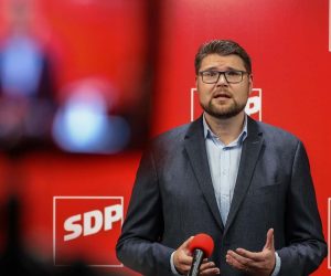 03.10.2020., Zagreb - U sjedistu SDP-a nakon unutarstranackih izbora predstavljen je novi predsjednik stranke Pedja Grbin. Photo: Jurica Galoic/PIXSELL