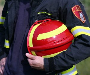 05.06.2019., Zablace - Velika vjezba javnih vatrogasnih postrojbi Sibenika, Vodica i Knina u kojoj je ukljucen i helikopter MORH-a.
Photo: Dusko Jaramaz/PIXSELL