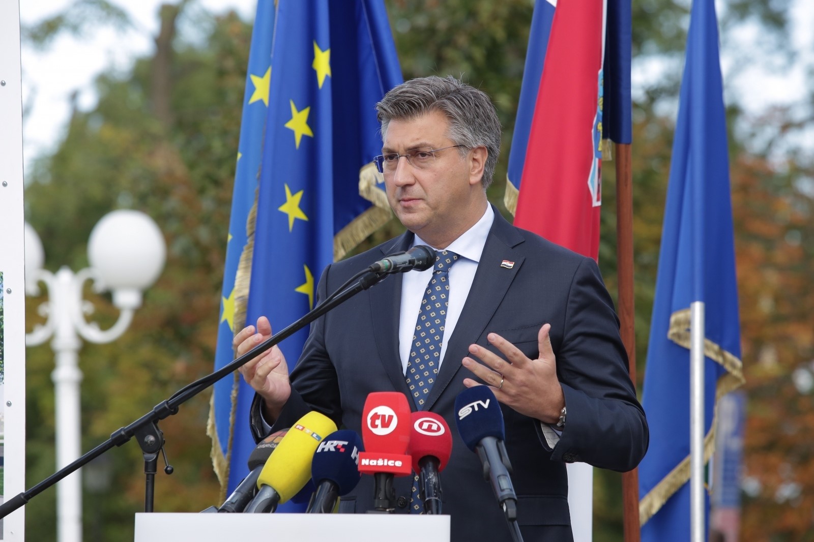 05.10.2020., Nasice - Predsjednik Vlade Andrej Plenkovic otvorio je radove rekonstrukcije na Trgu dr.Franje Tudjmana  u Nasicama koji se izvode u sklopu projekta ''Rekonstrukcija dvorca Pejacevic- Velikog i Malog''  Photo: Dubravka Petric/PIXSELL