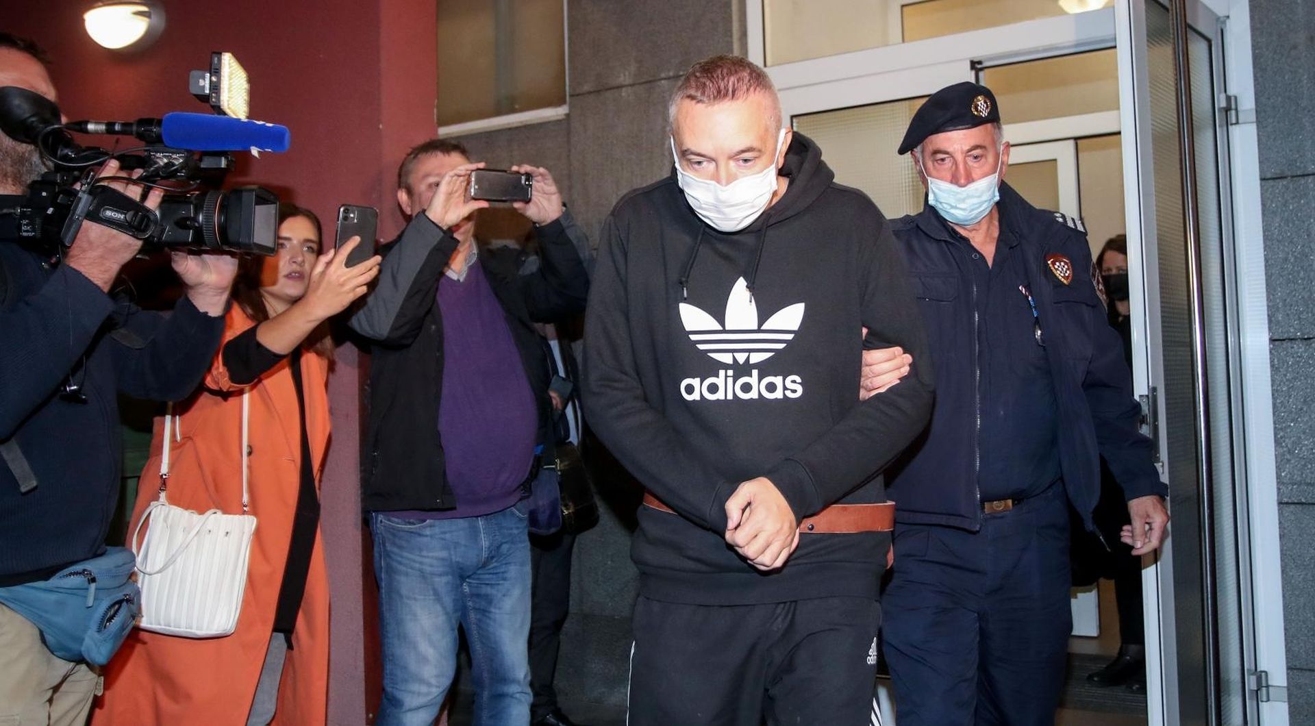 05.10.2020., Zagreb  - Policija dovela Dragana Kovacevica, bivseg sefa Janafa, na pretres nekretnine koju je koristio. 

Photo: Igor Kralj/PIXSELL