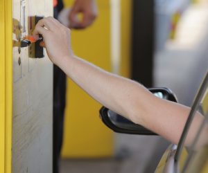 06.08.2017., Zagreb - Postaja za elektronsku naplatu cestarine Demerje. Zbog jutrasnjeg pada sustava naplate cestarine karticama Zaba-e, za njihove korisnike bilo je moguce placanje samo gotovinom ili ENC-om, što je stvorilo guzve. 
Photo: Tomislav Miletic/PIXSELL