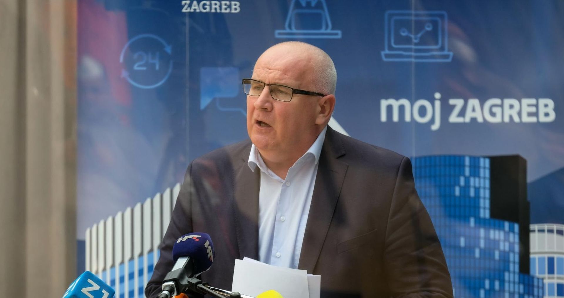 Zagreb, 08.04.2020. - Konferencija za medije Stozera civilne zastite grada Zagreba i gradonacelnika Milana Bandica.
Na fotografiji Vjekoslav Jelec.
Photo:  HINA/ POOL/ Edvard SUSAK/
